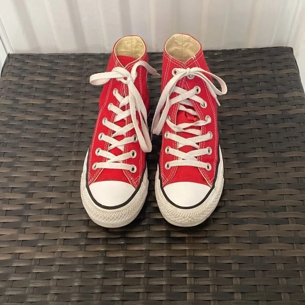 Converse sneakers women’s size 6